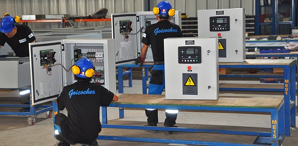 Transfer switch for critical power